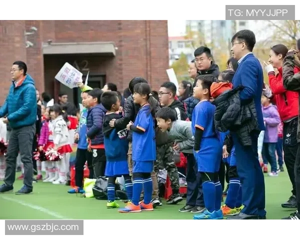 足球明星余心悦的成长之路与辉煌成就揭秘